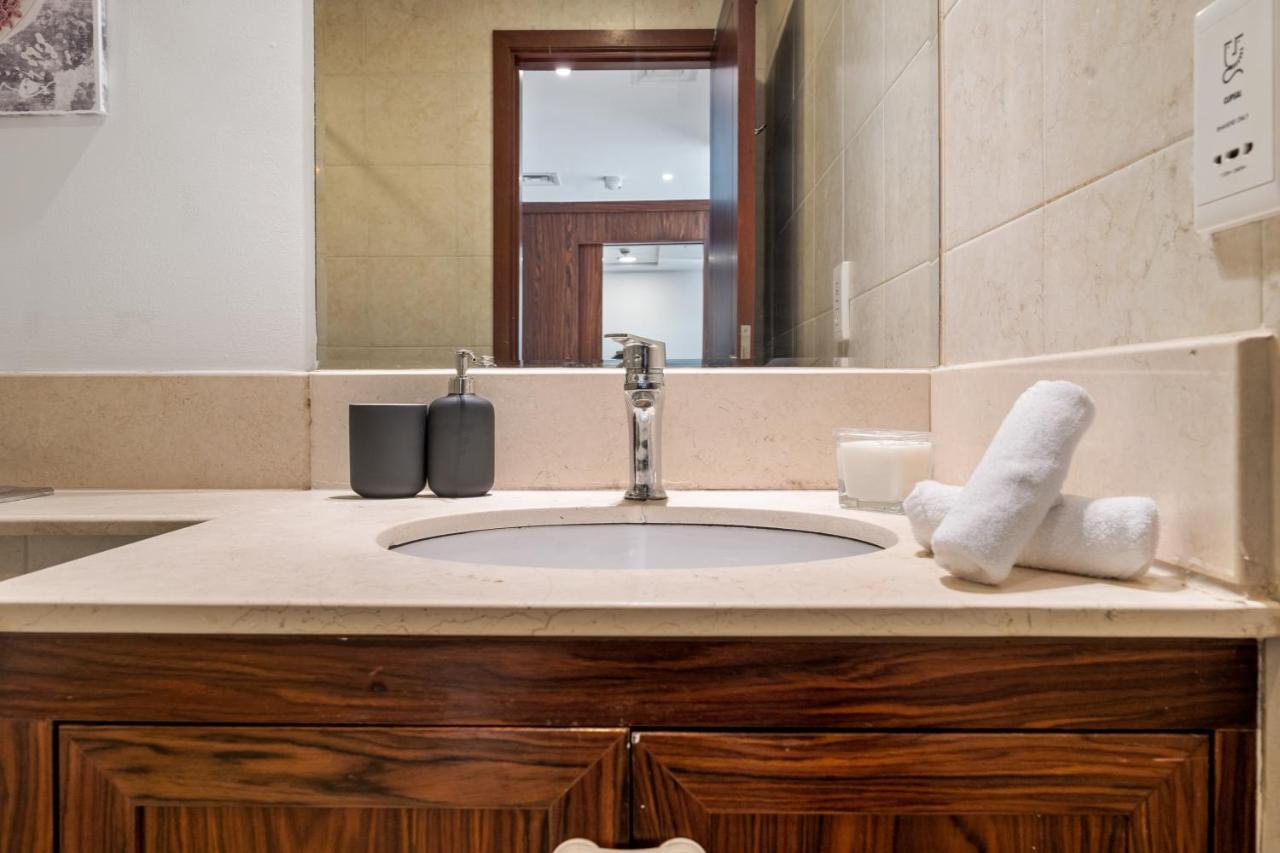 Chic And Zen Apartment, Near Burj Khalifa Tower Dubai Bagian luar foto